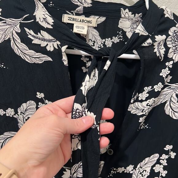 NWT Billibong Floral Tie Neck Blouse | Medium - Picture 10 of 11